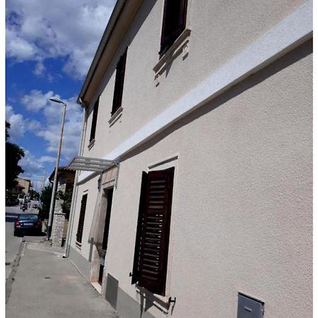 Apartments Vanesa Pula Bagian luar foto