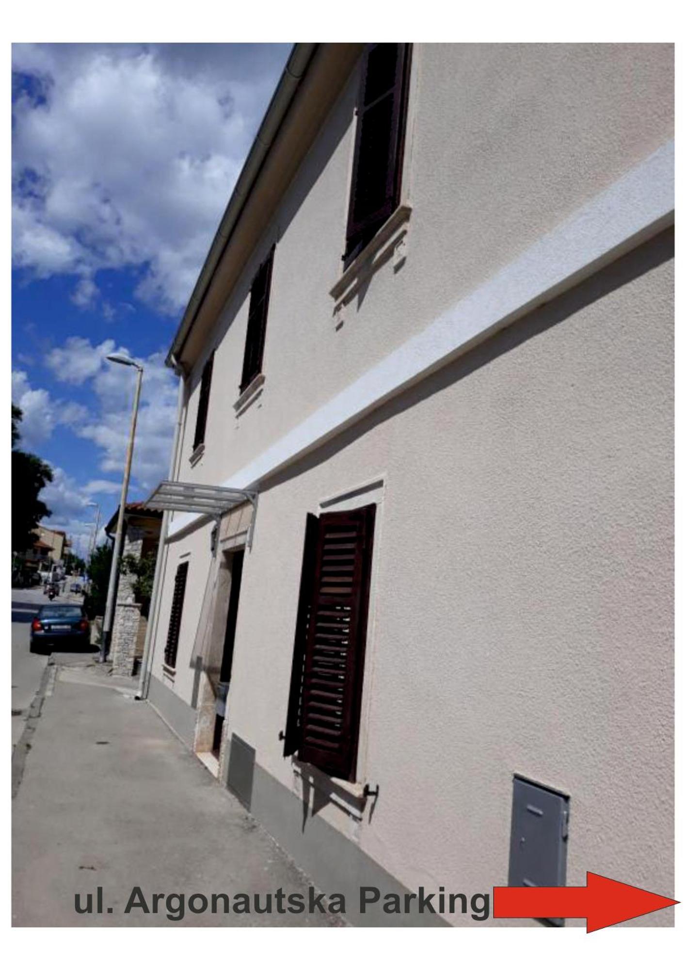 Apartments Vanesa Pula Bagian luar foto
