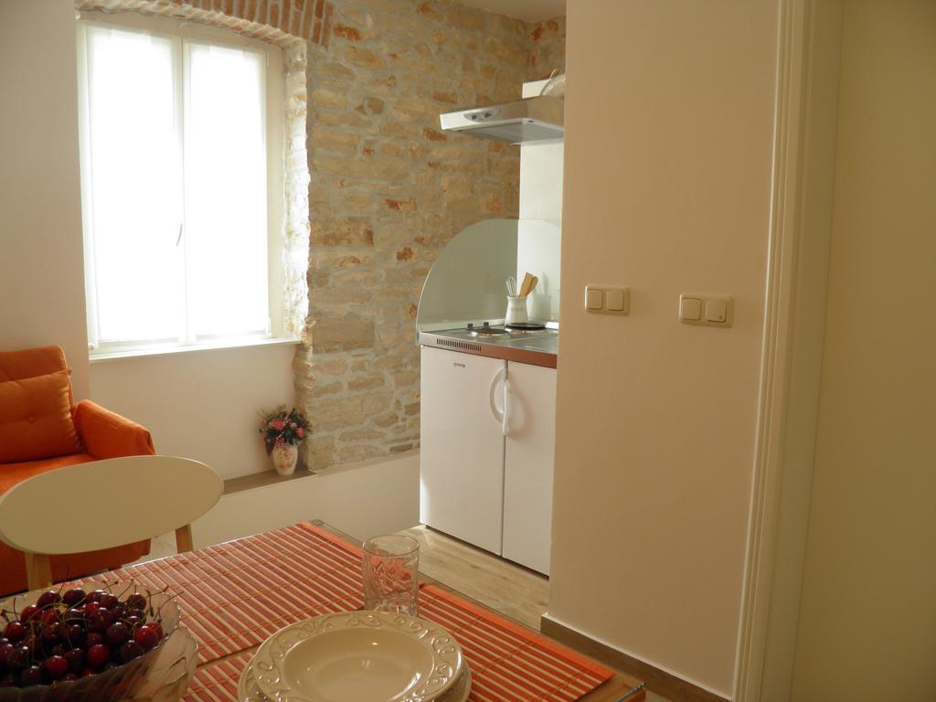 Apartments Vanesa Pula Bagian luar foto